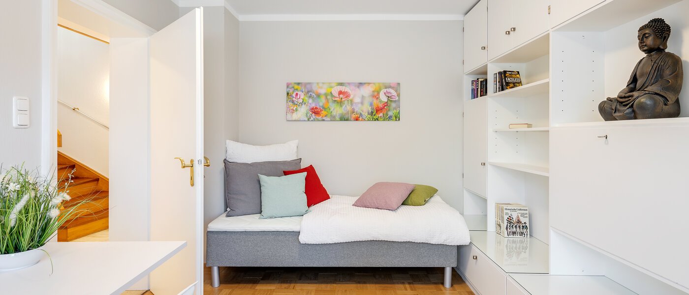 дом München Lerchenau 03 бюро / гостиная 12756