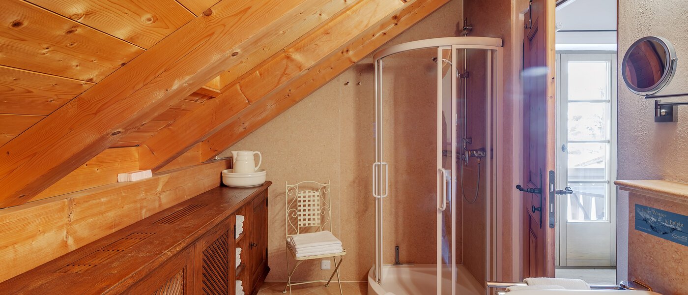 мансардная квартира Bad Heilbrunn 01 ванная комната 12824