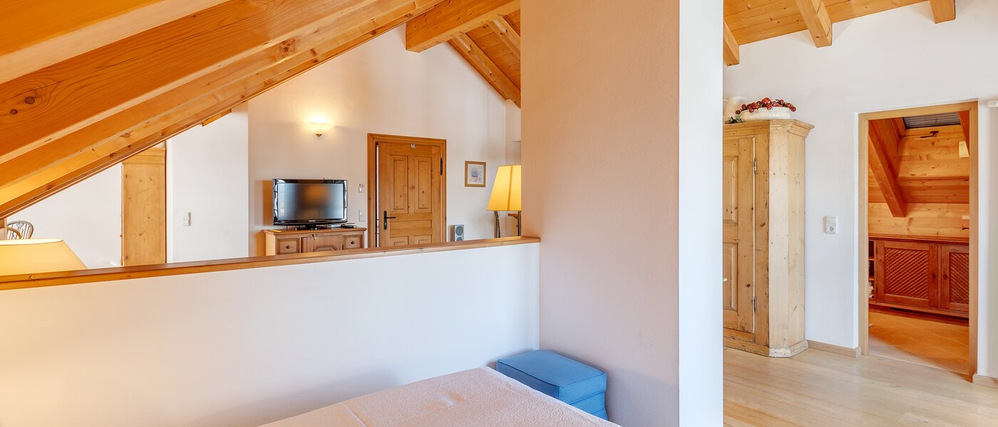 мансардная квартира Bad Heilbrunn 04 зона для сна 12824