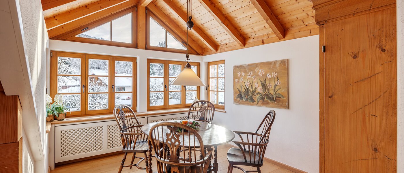 мансардная квартира Bad Heilbrunn 01 обеденная зона 12824