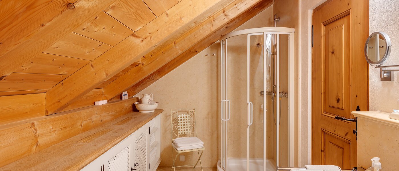 мансардная квартира Bad Heilbrunn 01 ванная комната 12826