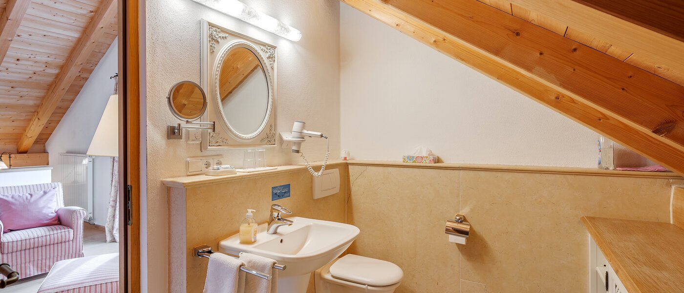 мансардная квартира Bad Heilbrunn 02 ванная комната 12826