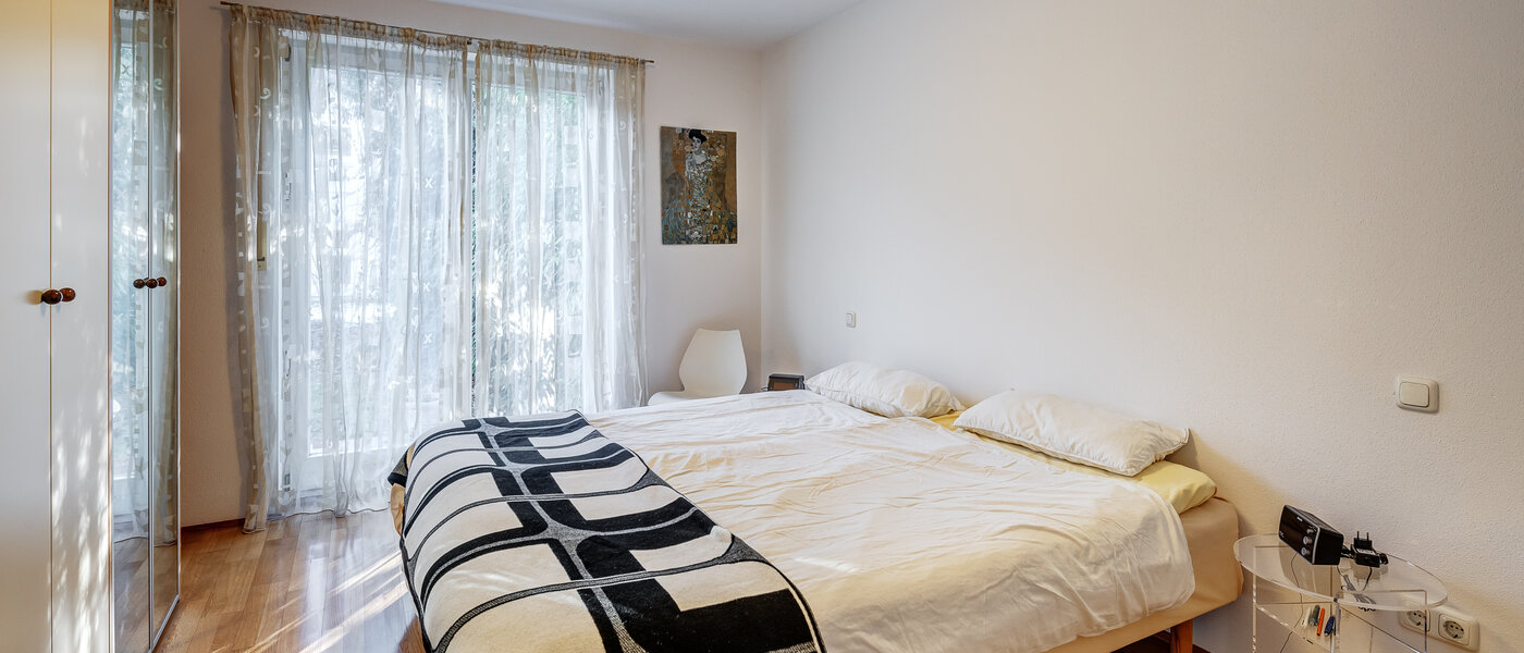 квартира с садом München Solln 01 спальная комната 12884