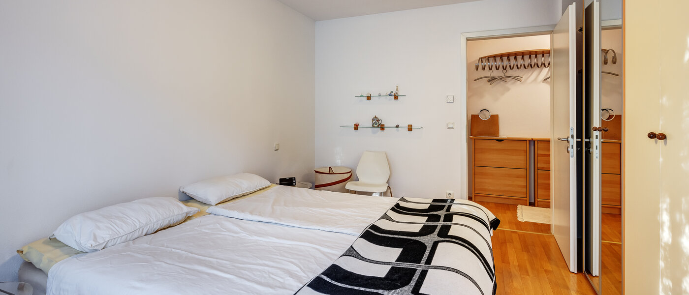 квартира с садом München Solln 02 спальная комната 12884