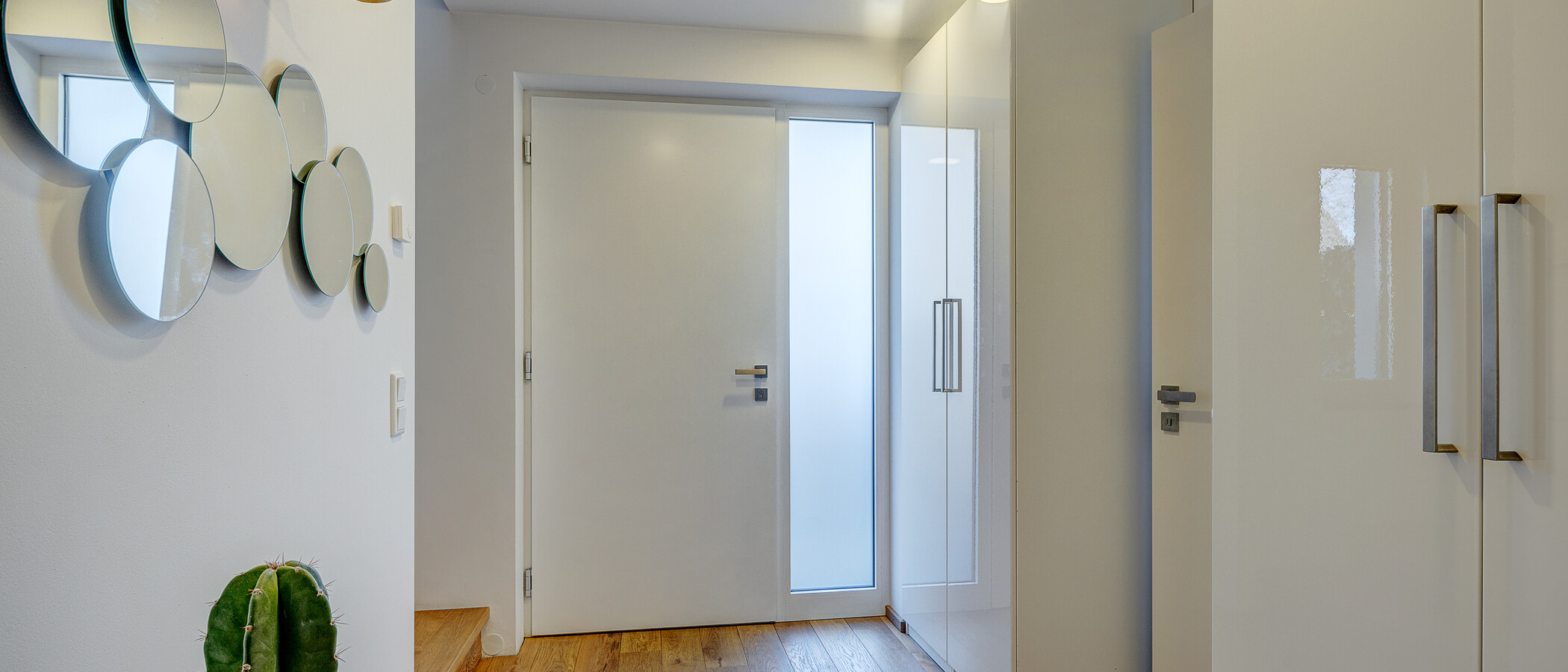 Половина двухквартирного жилого дома München Feldmoching 01 коридор 12903