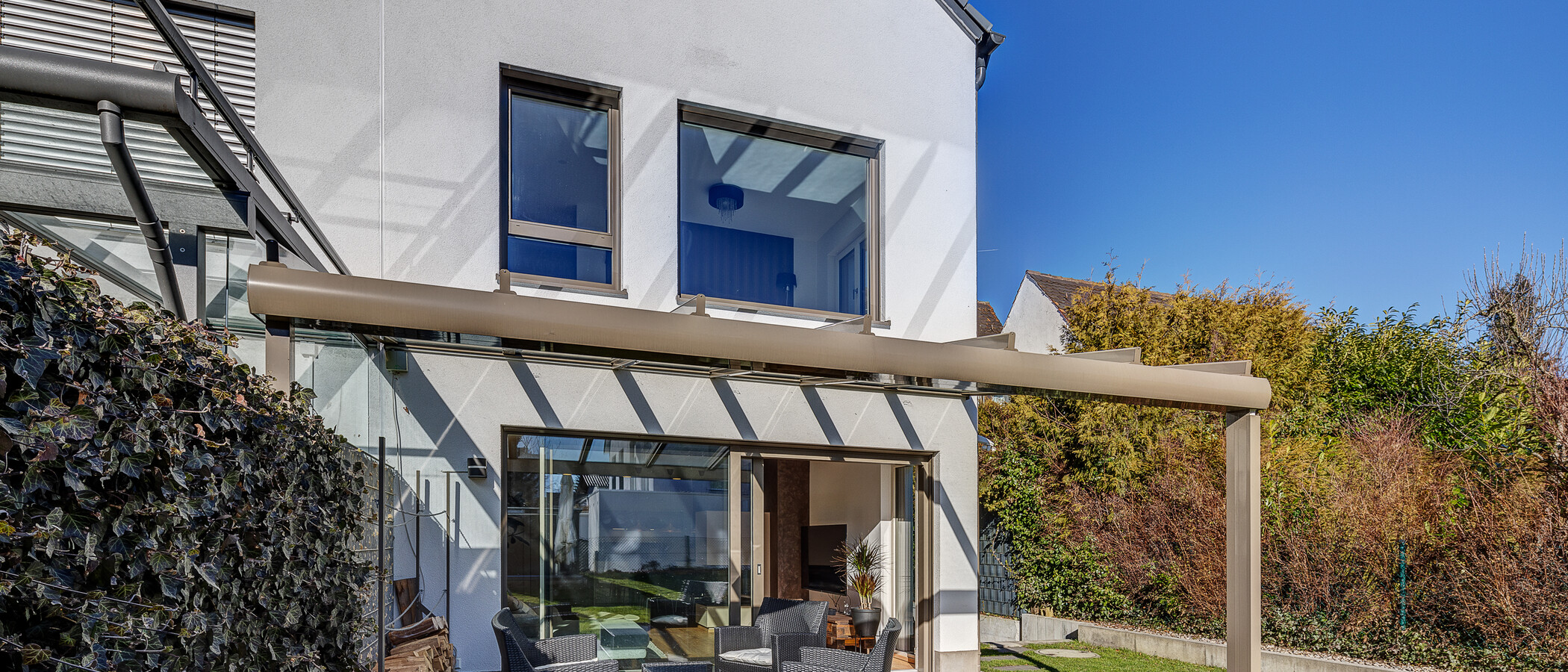 Половина двухквартирного жилого дома München Feldmoching 01 терраса 12903