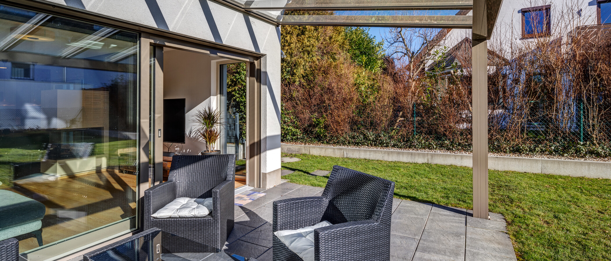 Половина двухквартирного жилого дома München Feldmoching 03 терраса 12903