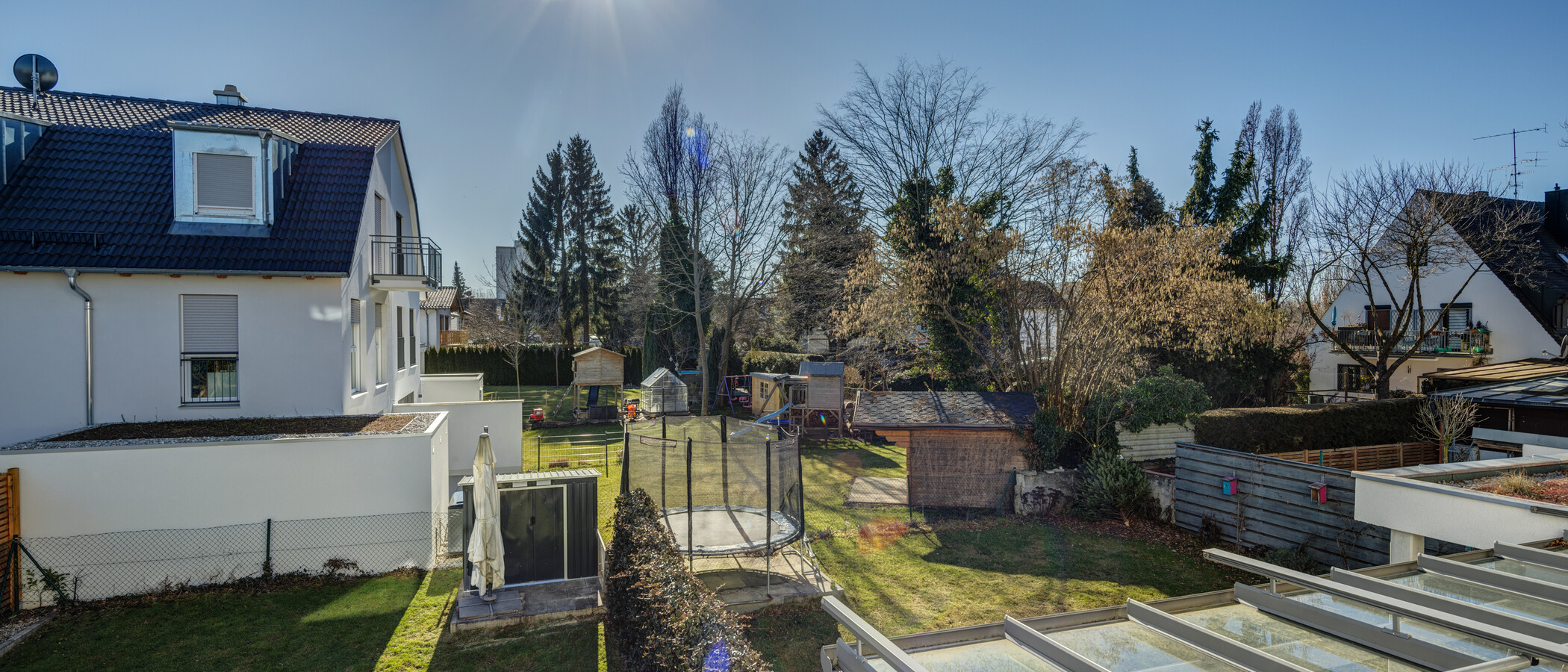 Половина двухквартирного жилого дома München Feldmoching 01 вид из окна 12903