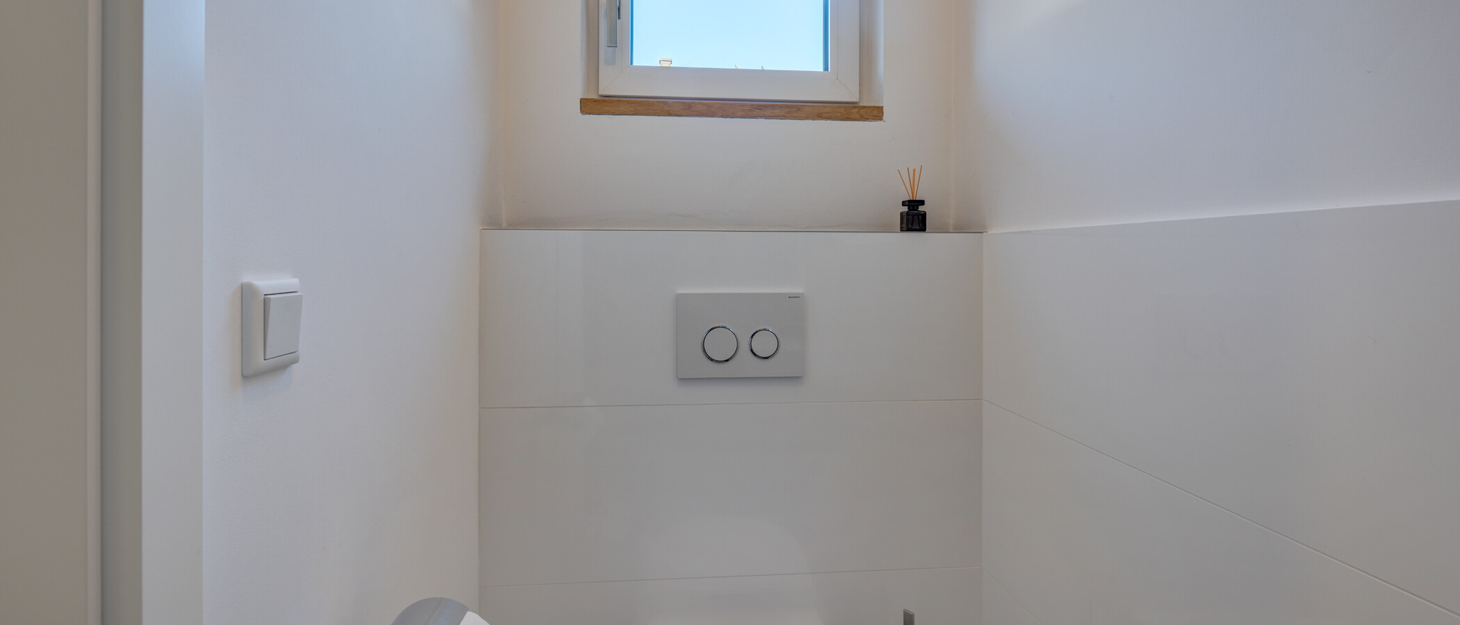 Половина двухквартирного жилого дома München Feldmoching 02 гостевой туалет 12903