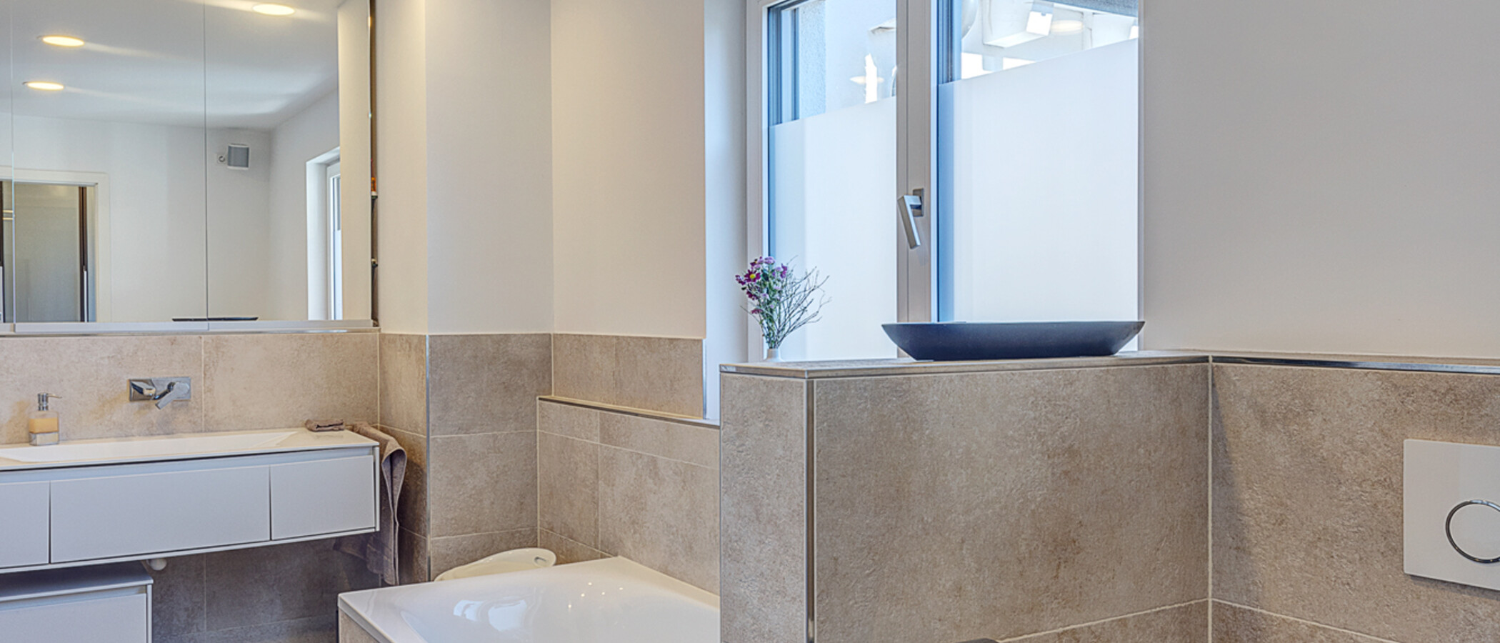 Половина двухквартирного жилого дома München Feldmoching 01 1-я ванная комната 12903