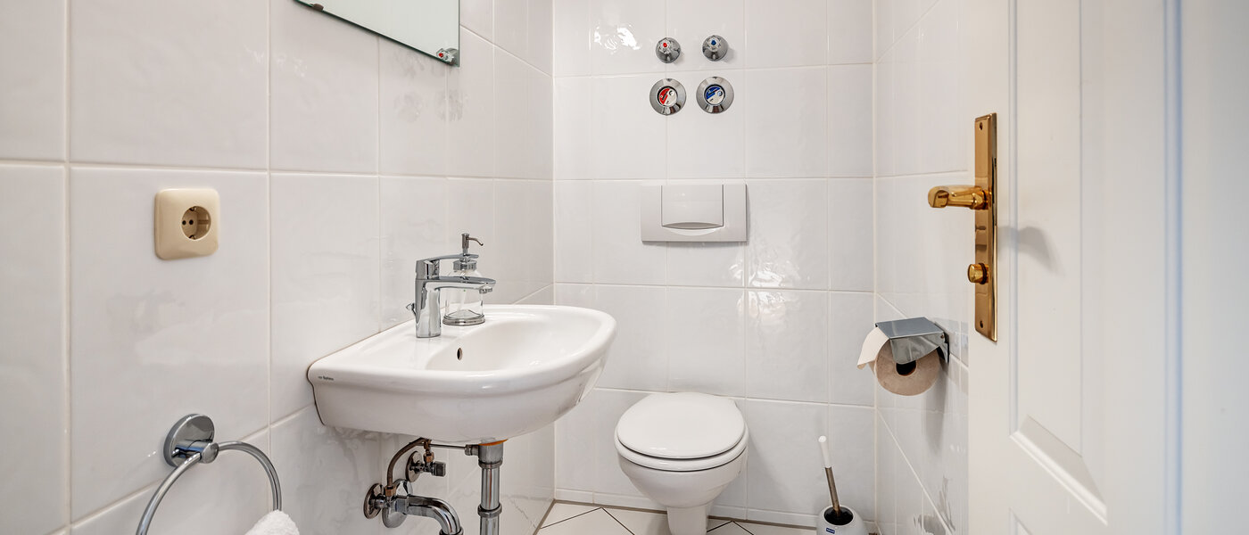 квартира Gmund am Tegernsee 01 гостевой туалет 12939