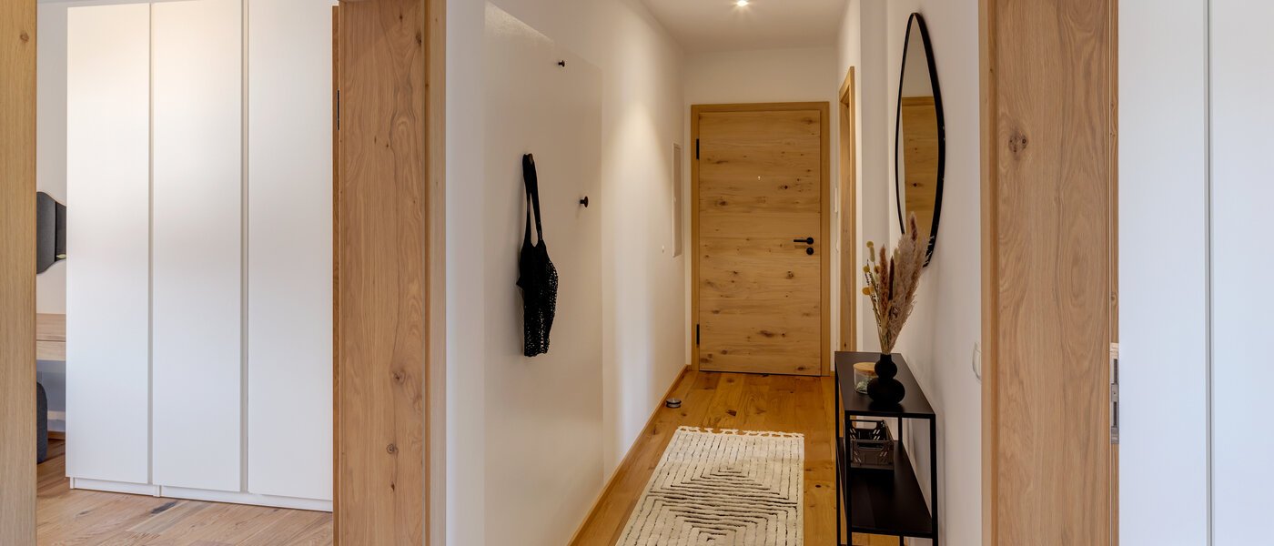 квартира-галерея Gmund am Tegernsee 01 коридор 12967