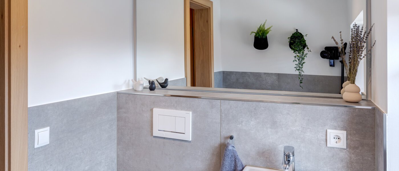 квартира-галерея Gmund am Tegernsee 01 гостевой туалет 12967