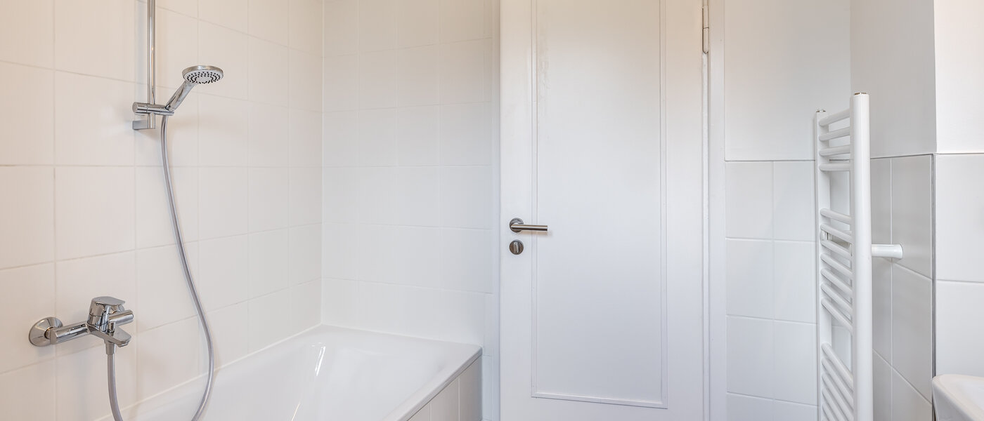 квартира с садом Germering 02 ванная комната 13004