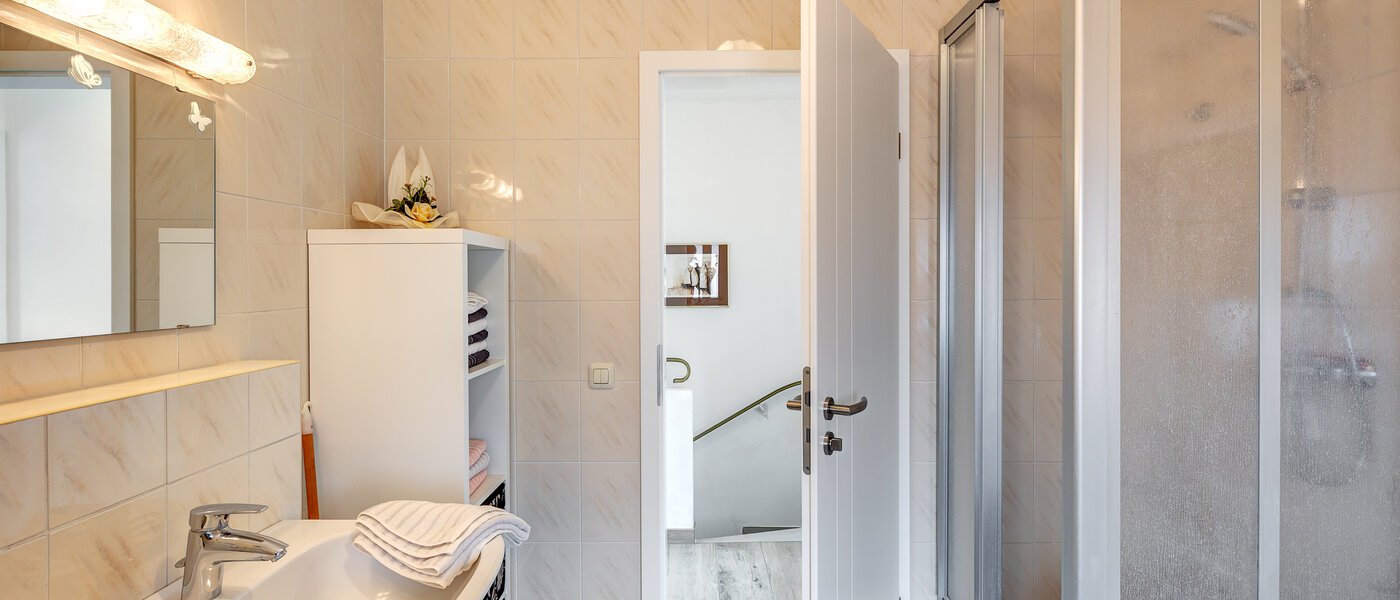 Половина двухквартирного жилого дома Maisach 03 ванная комната 13032