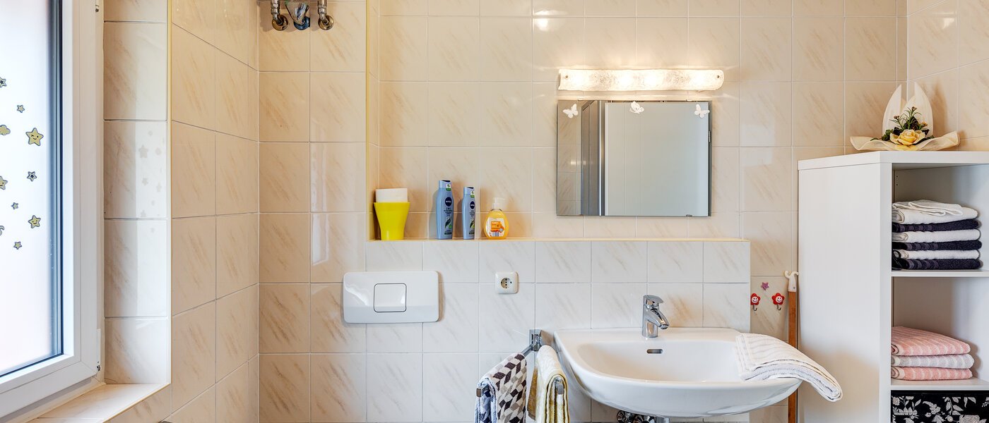 Половина двухквартирного жилого дома Maisach 04 ванная комната 13032