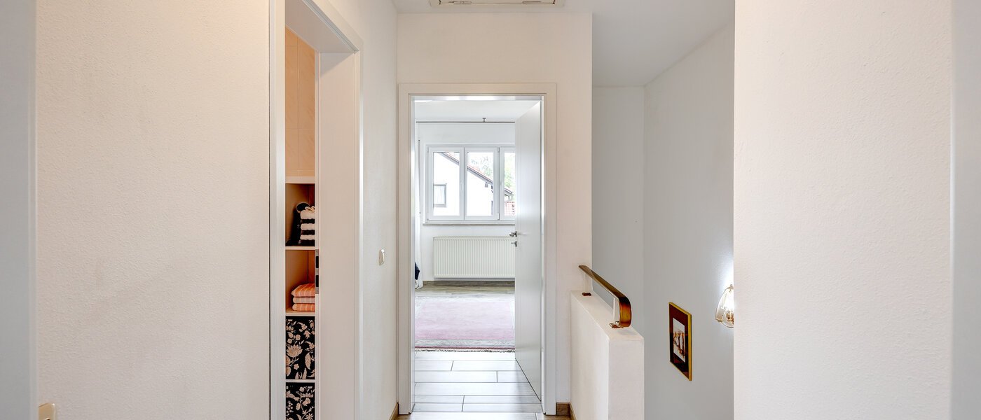 Половина двухквартирного жилого дома Maisach 04 коридор 13032