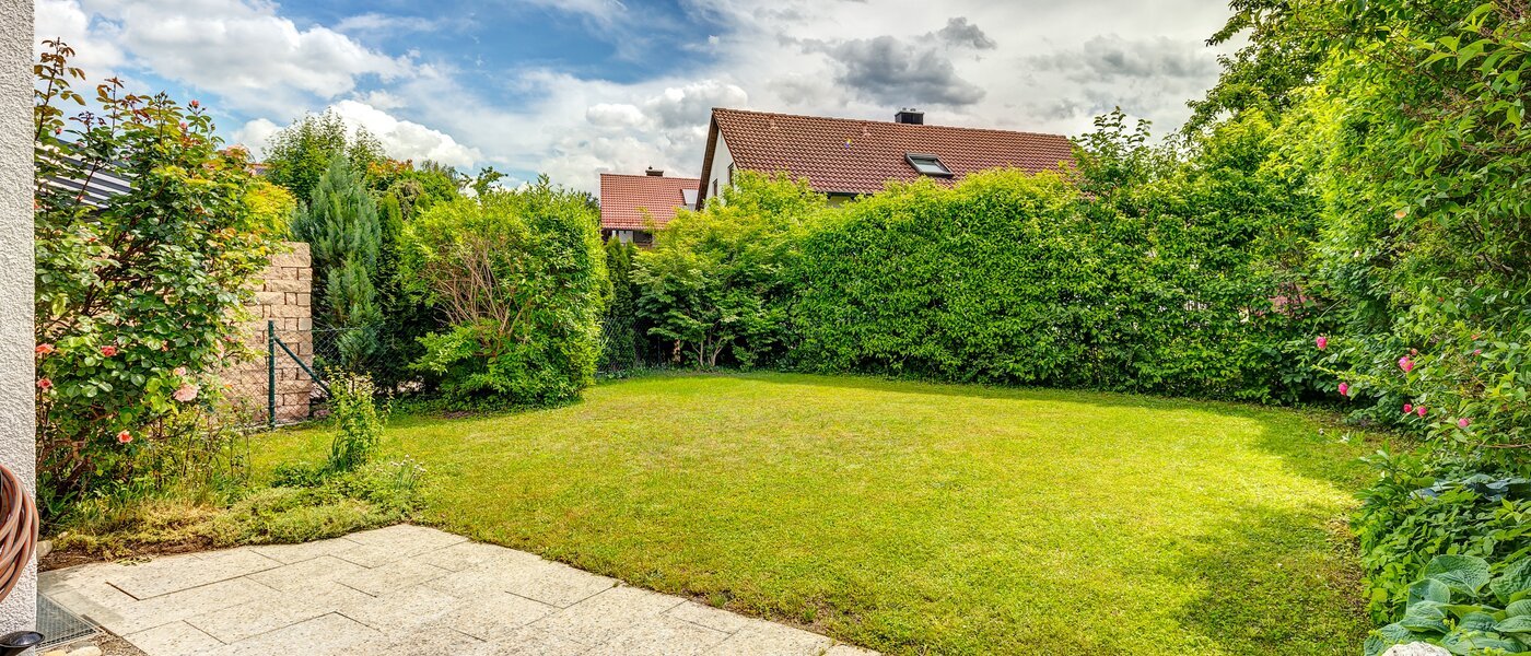 Половина двухквартирного жилого дома Maisach 02 сад 13032