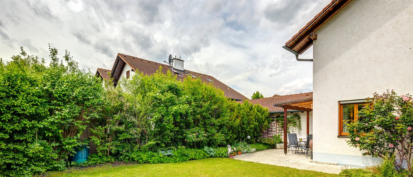 Половина двухквартирного жилого дома Maisach 03 сад 13032