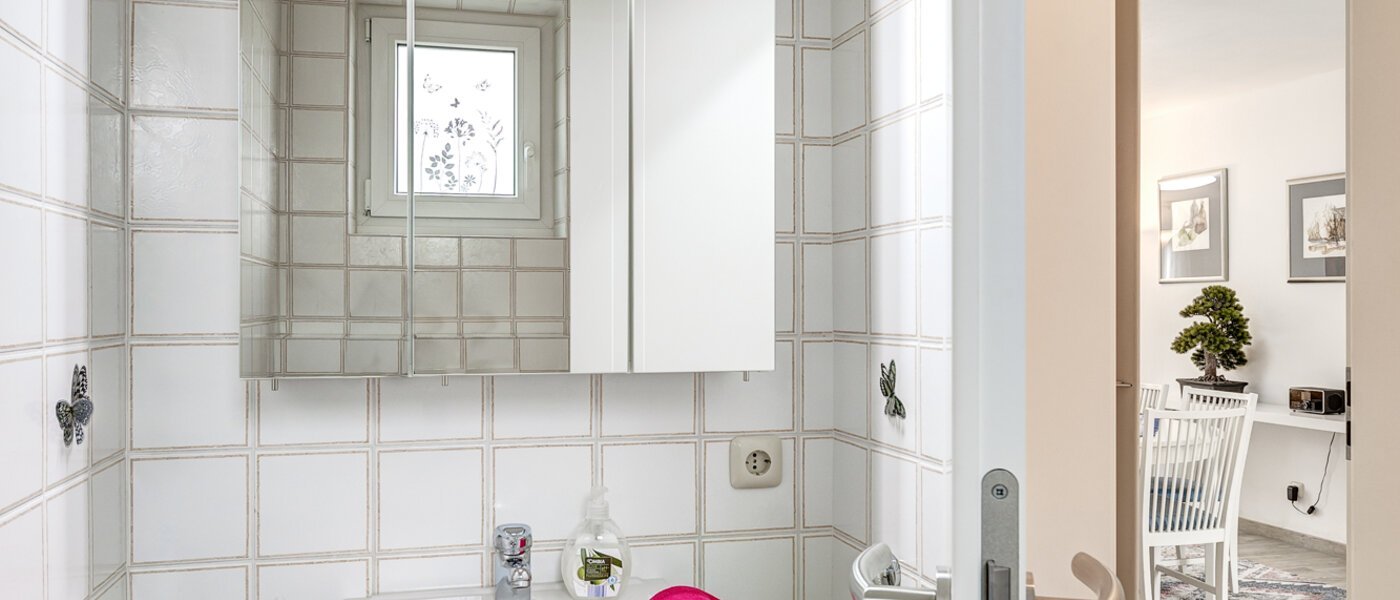 Половина двухквартирного жилого дома Maisach 01 гостевой туалет 13032