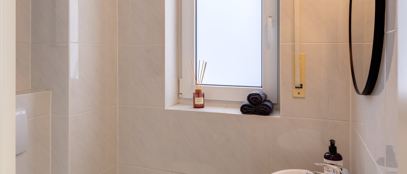 двухэтажная квартира München Trudering 01 гостевой туалет 13109