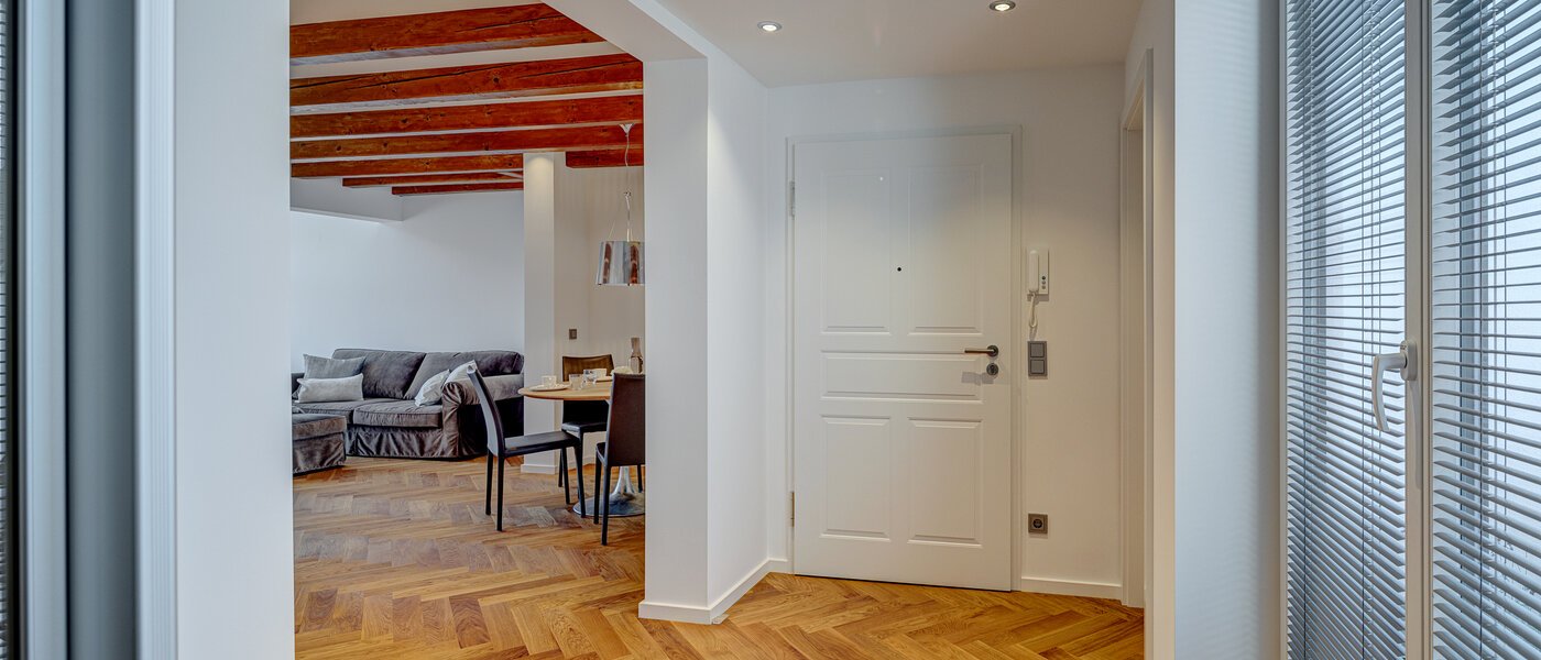 двухэтажная квартира München Neuhausen 01 коридор 13127