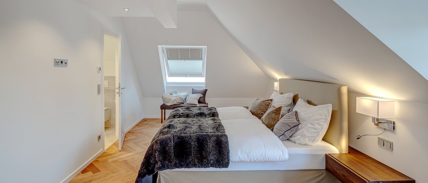 двухэтажная квартира München Neuhausen 01 спальная комната 13127