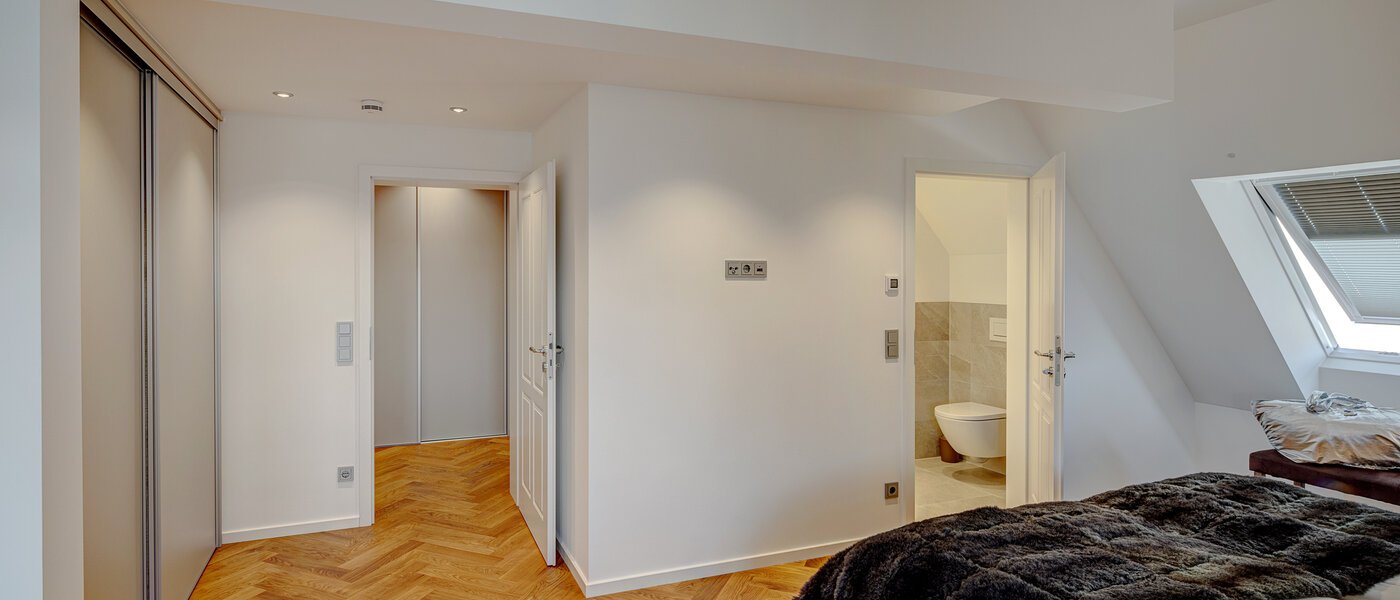 двухэтажная квартира München Neuhausen 04 спальная комната 13127