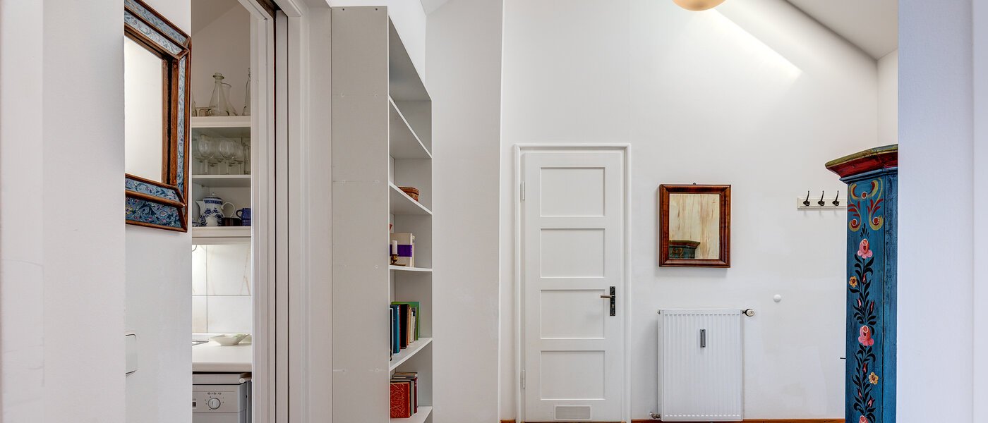 квартира München Schwabing (links der Leopoldstraße) 02 коридор 13164