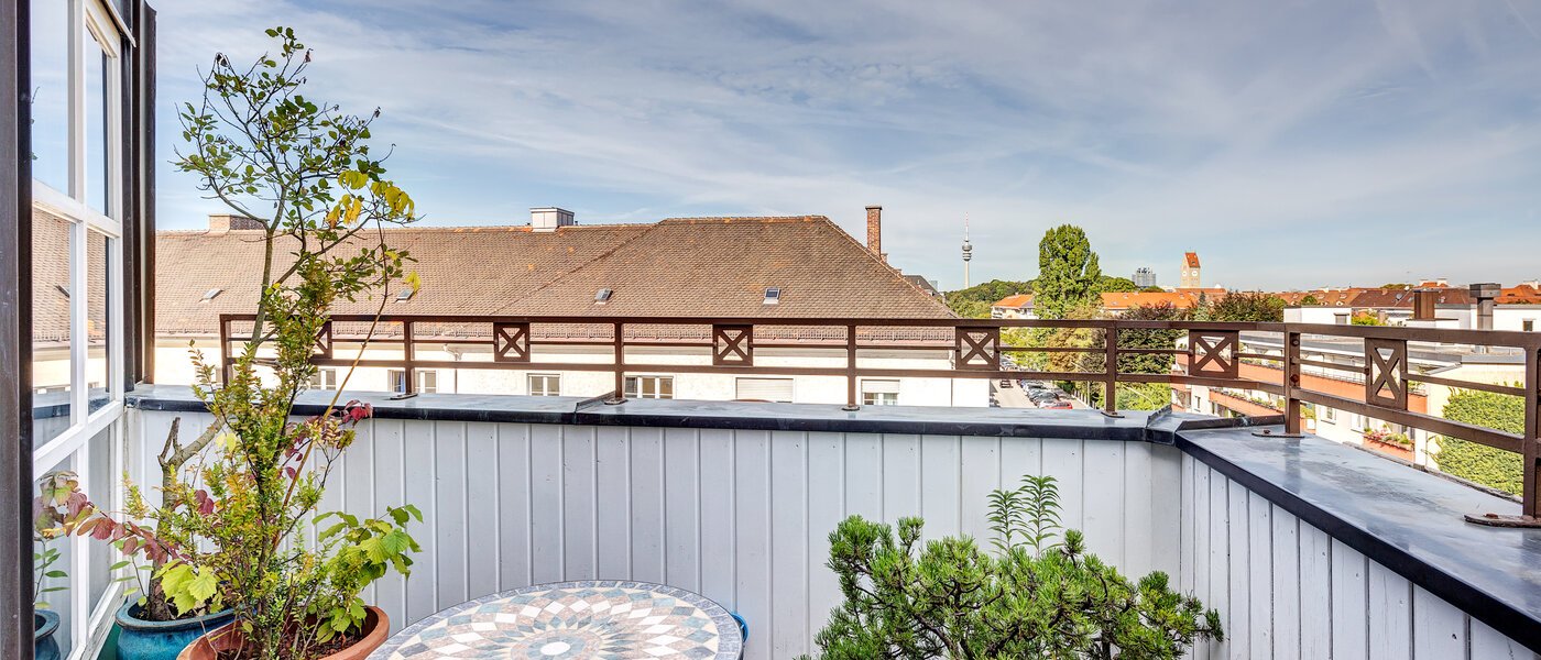 квартира München Schwabing (links der Leopoldstraße) 03 терраса с крышей 13164