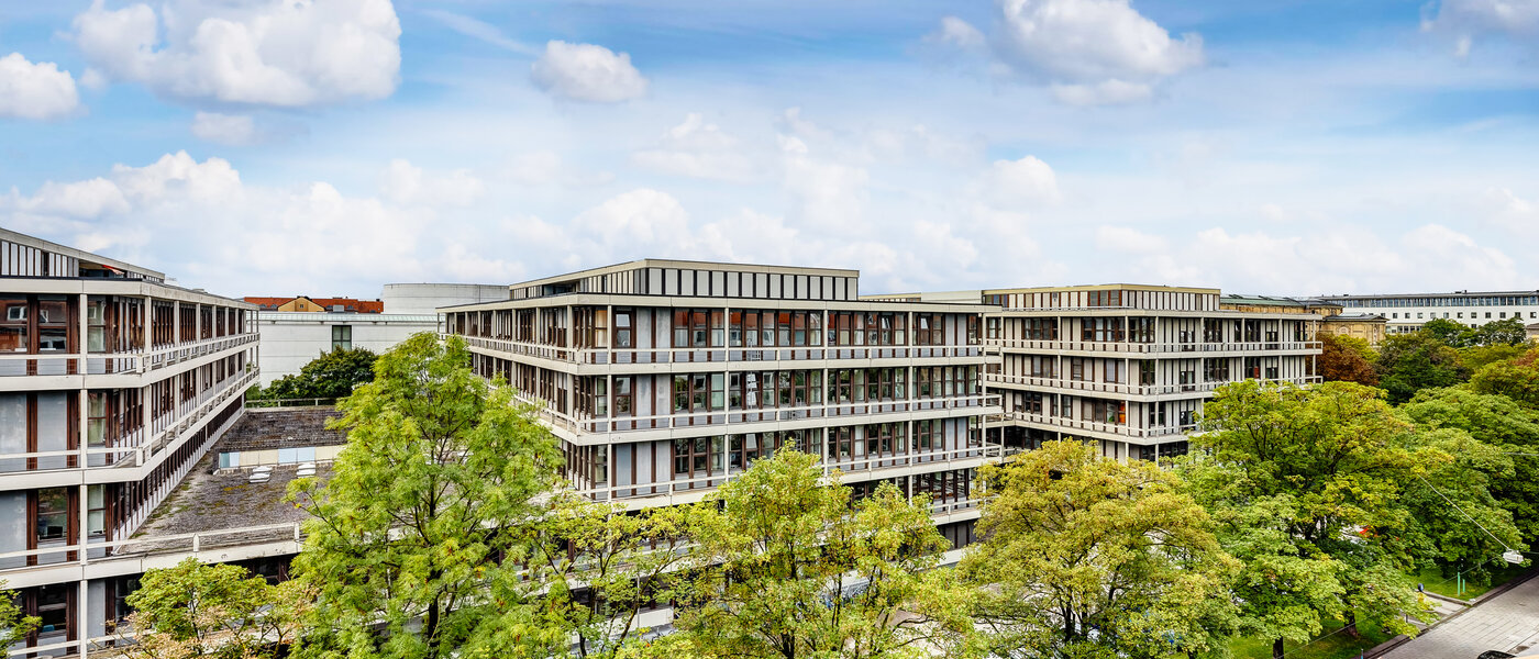 двухэтажная квартира-галерея München Maxvorstadt - Museumsviertel 04 вид из окна 13166