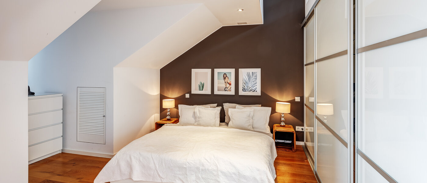 двухэтажная квартира-галерея München Maxvorstadt - Museumsviertel 01 спальная комната 13166