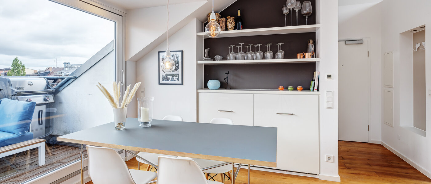 двухэтажная квартира-галерея München Maxvorstadt - Museumsviertel 02 обеденная зона 13166