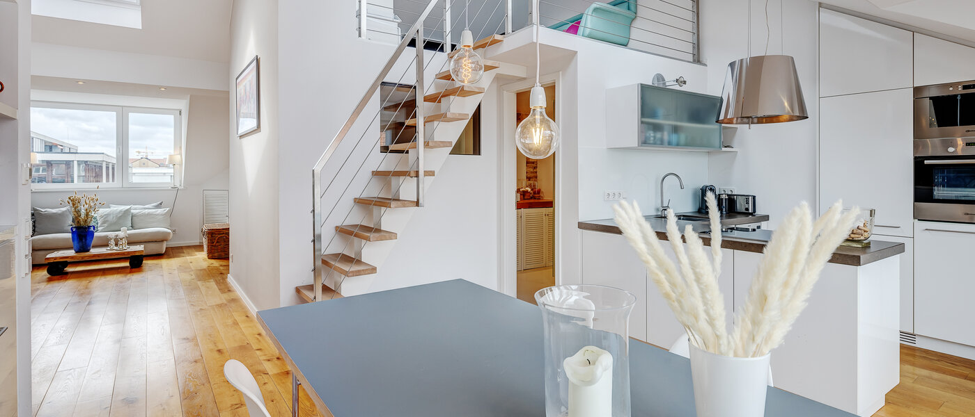 двухэтажная квартира-галерея München Maxvorstadt - Museumsviertel 03 обеденная зона 13166