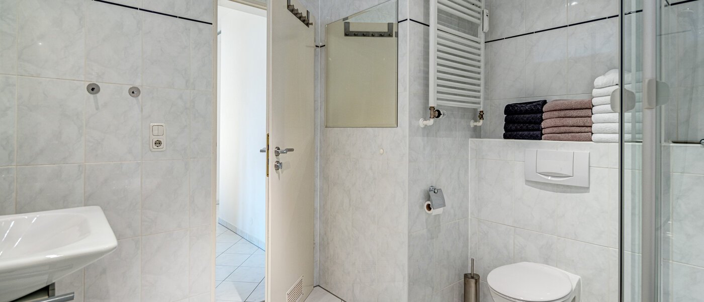 мансардная квартира München Moosach 03 ванная комната 13292