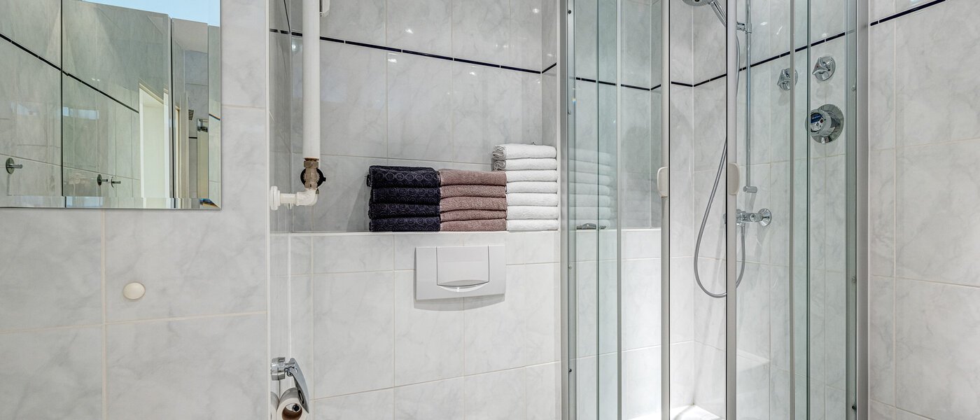 мансардная квартира München Moosach 04 ванная комната 13292