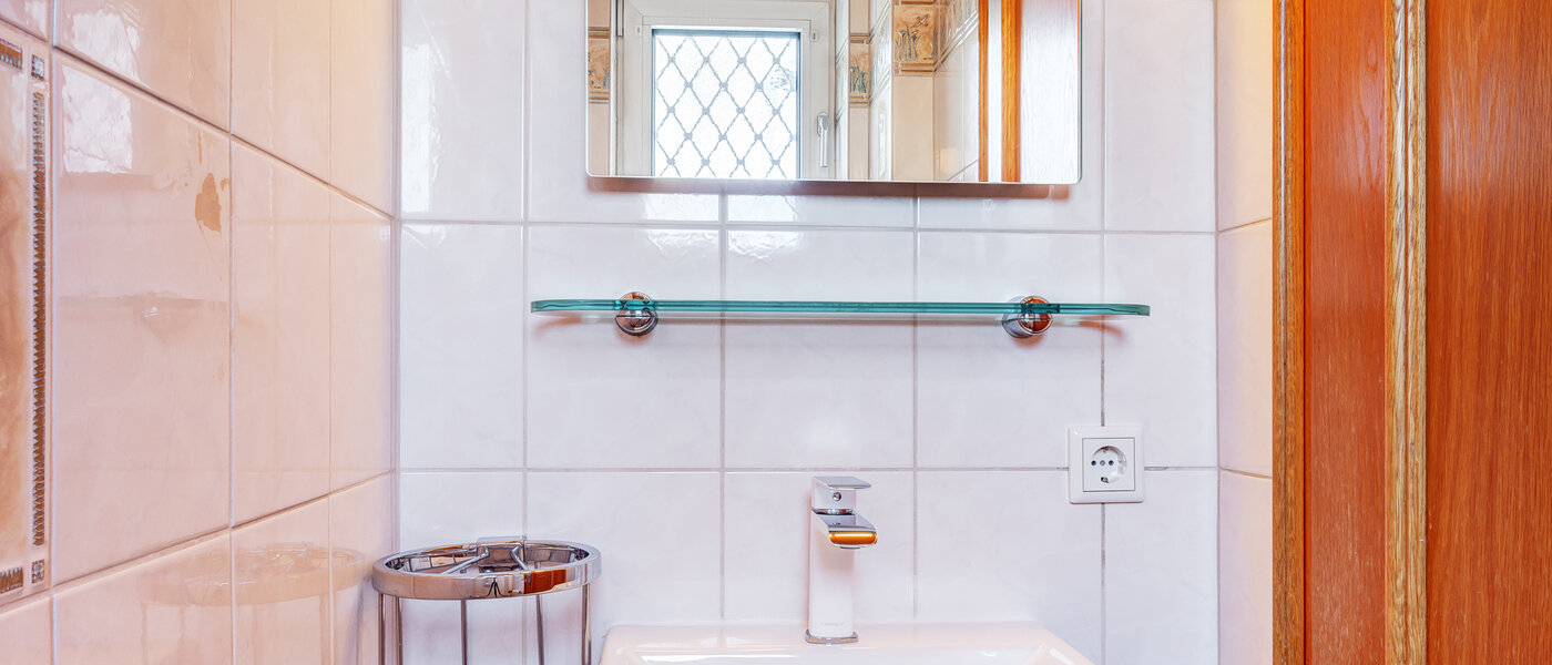 Таун-хаус München Obersendling 01 гостевой туалет 13312