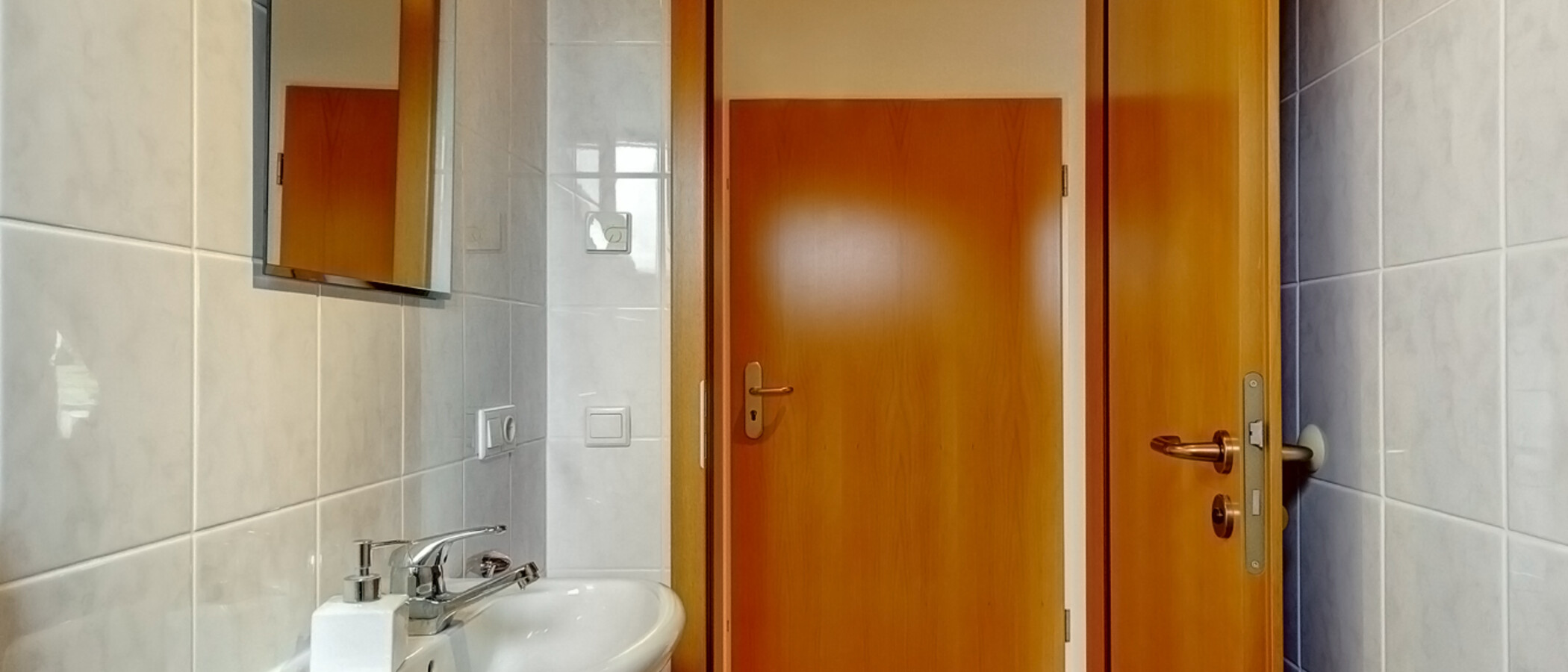 квартира München Berg am Laim 02 гостевой туалет 13337