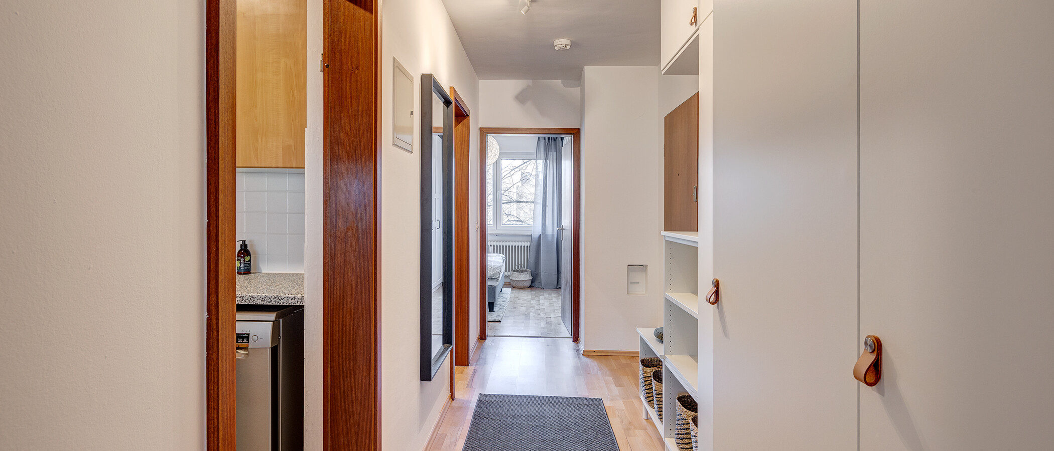 квартира München Neuhausen 01 коридор 13344