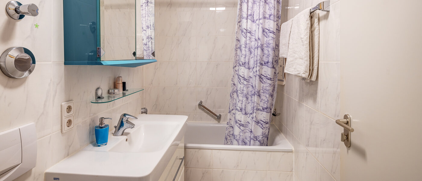 двухэтажная квартира München Waldperlach 01 ванная комната 13502