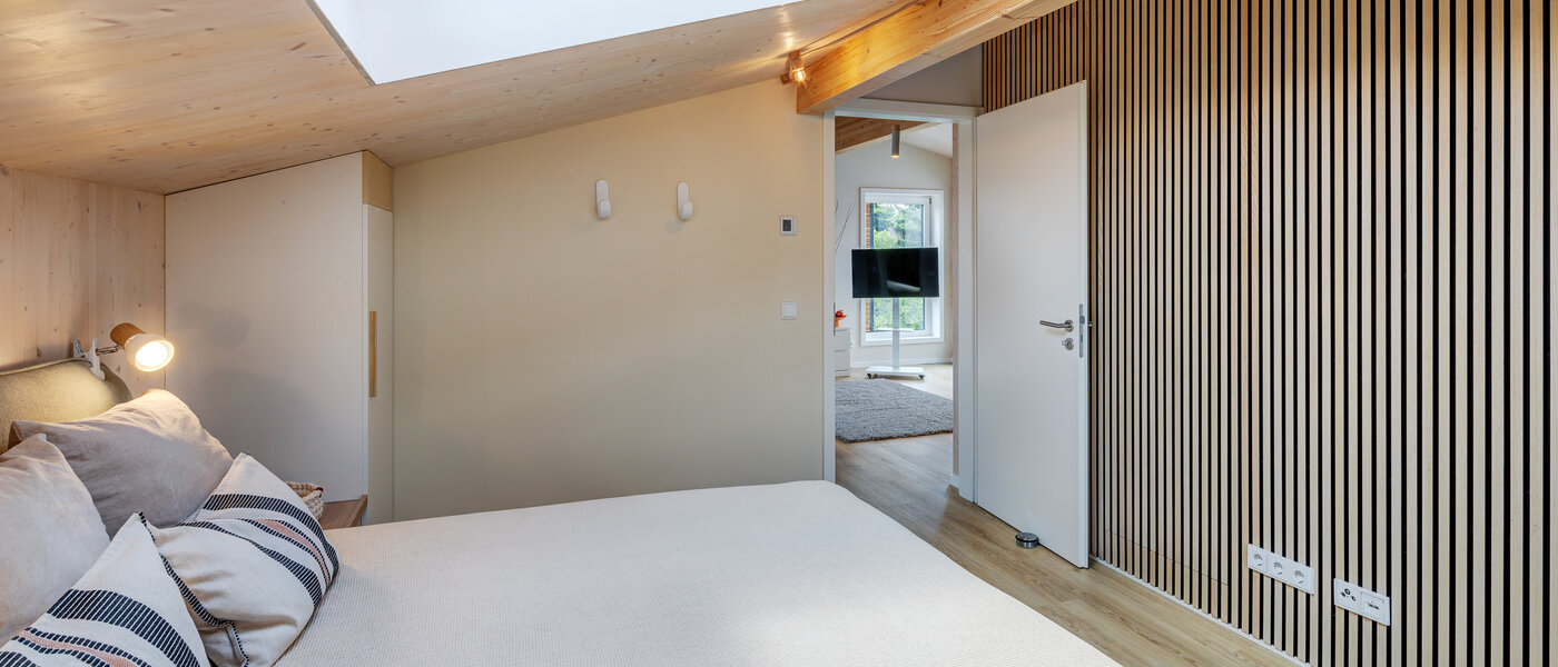мансардная квартира München Berg am Laim 04 спальная комната 13504