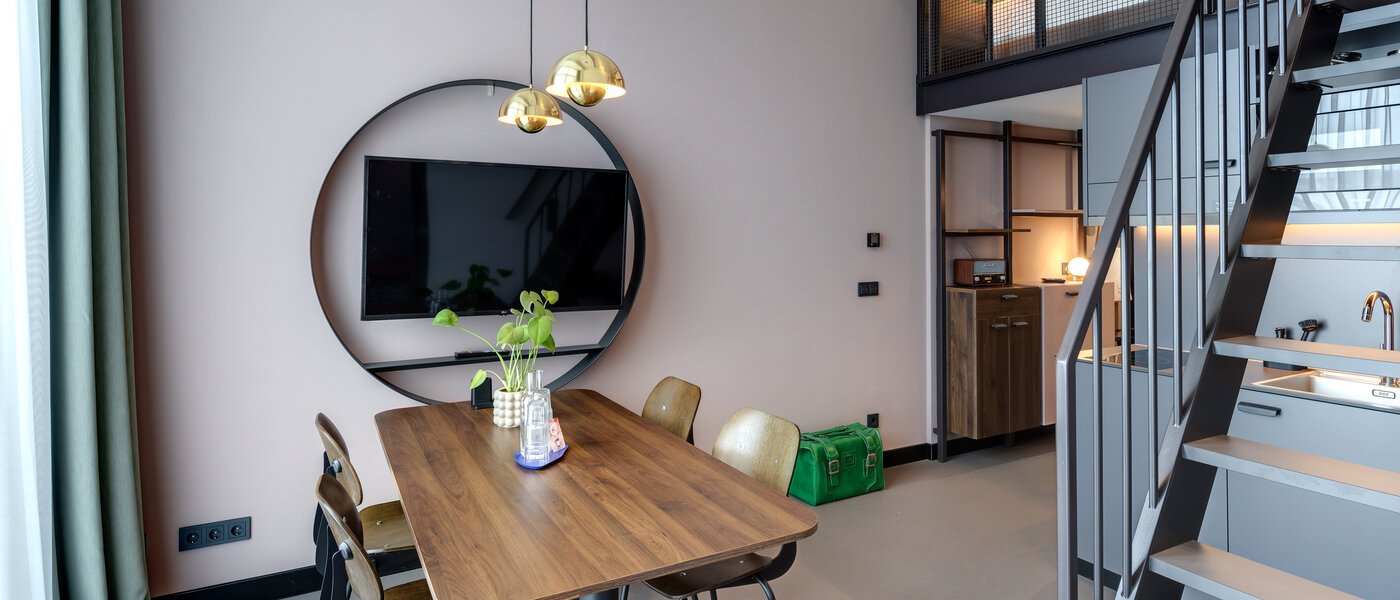 двухэтажная квартира München Neuperlach 01 обеденная зона 13534