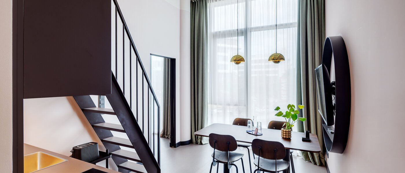 двухэтажная квартира München Neuperlach 02 обеденная зона 13534