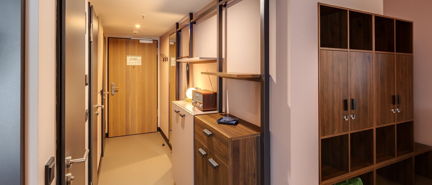 двухэтажная квартира München Neuperlach 01 коридор 13536