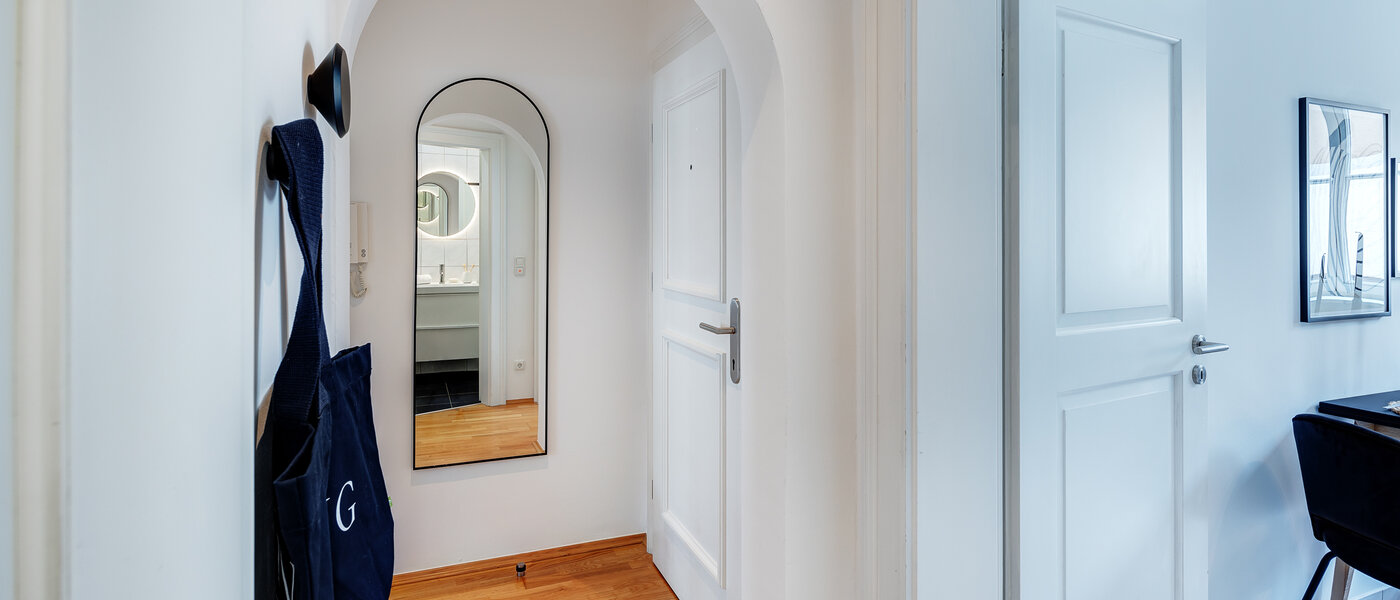 квартира München Lehel 01 коридор 13584