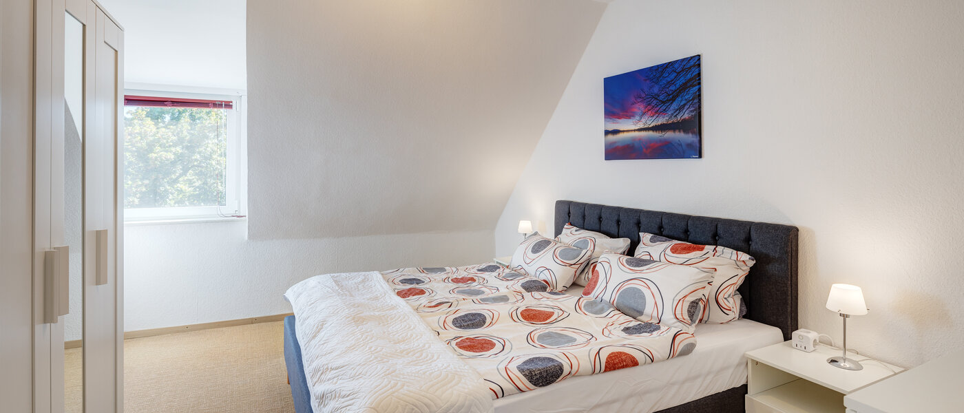 мансардная квартира München Nymphenburg 01 спальная комната 13654