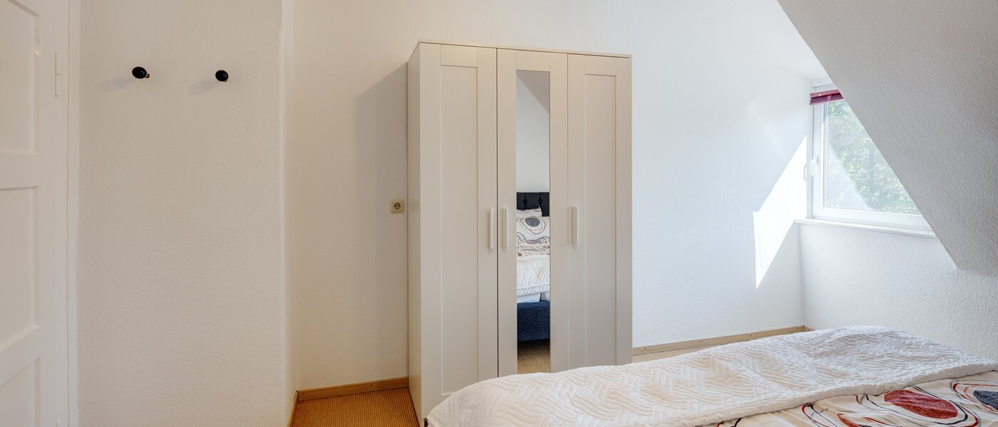 мансардная квартира München Nymphenburg 03 спальная комната 13654