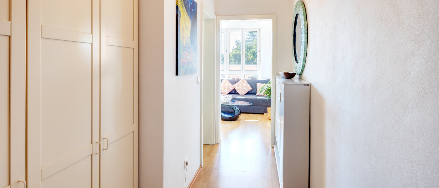 мансардная квартира München Neuperlach 01 коридор 13658