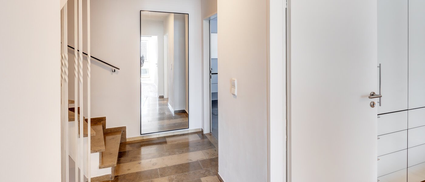 таунхаус Eichenau 06 коридор 13696