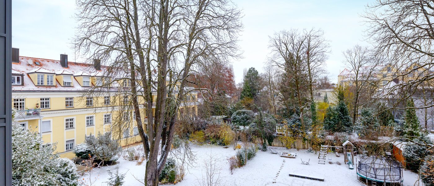 двухэтажная квартира München Altbogenhausen 01 вид из окна 13706